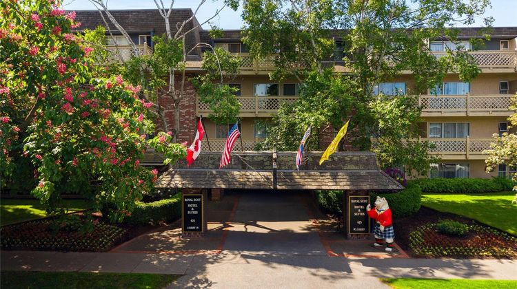 Royal Scot Hotel & Suites Exterior