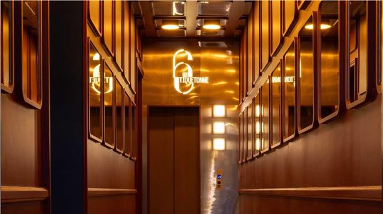 <b>Hotel Tiquetonne Lobby</b>. Images powered by <a href="https://iceportal.shijigroup.com/" title="IcePortal" target="_blank">IcePortal</a>.