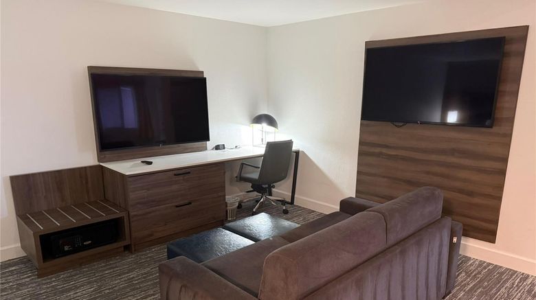 <b>Executive Residency by Best Western Suite</b>. Images powered by <a href="https://iceportal.shijigroup.com/" title="IcePortal" target="_blank">IcePortal</a>.