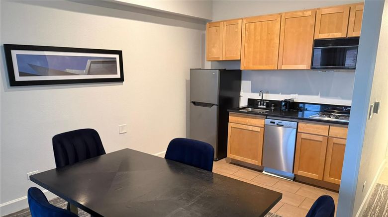 <b>Executive Residency by Best Western Suite</b>. Images powered by <a href="https://iceportal.shijigroup.com/" title="IcePortal" target="_blank">IcePortal</a>.