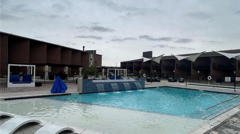 <b>Executive Residency by Best Western Pool</b>. Images powered by <a href="https://iceportal.shijigroup.com/" title="IcePortal" target="_blank">IcePortal</a>.