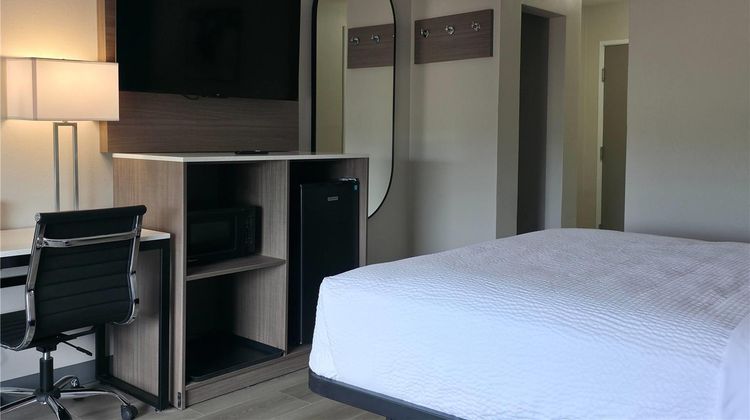 Baymont by Wyndham Louisville Southwest Room