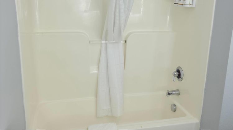 Baymont by Wyndham Louisville Southwest Room