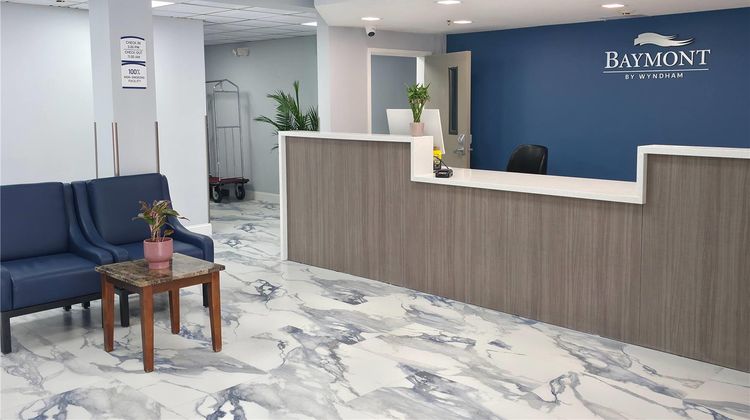 Baymont by Wyndham Louisville Southwest Lobby