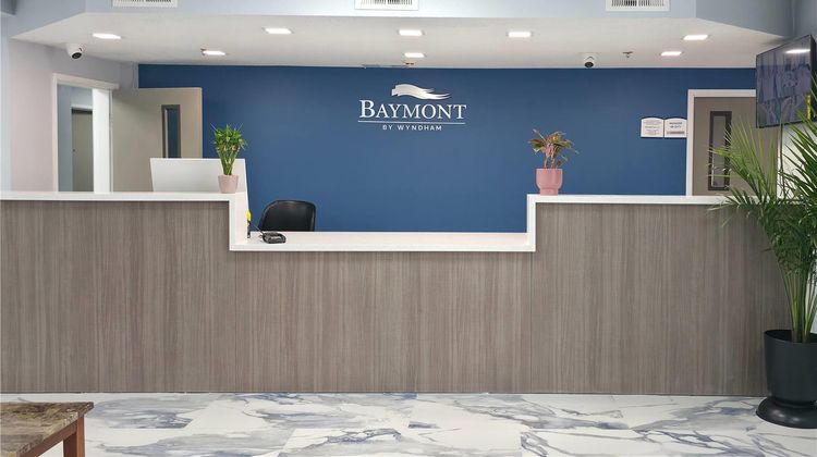 Baymont by Wyndham Louisville Southwest Lobby