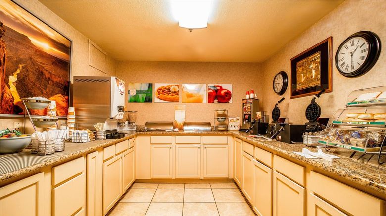 <b>Baymont by Wyndham Chandler I-10 Restaurant</b>. Images powered by <a href="https://iceportal.shijigroup.com/" title="IcePortal" target="_blank">IcePortal</a>.