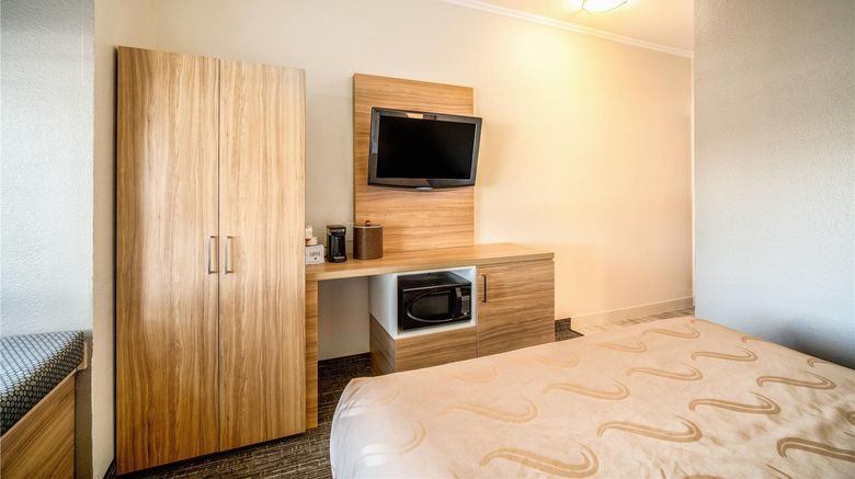 <b>Baymont by Wyndham Chandler I-10 Room</b>. Images powered by <a href="https://iceportal.shijigroup.com/" title="IcePortal" target="_blank">IcePortal</a>.