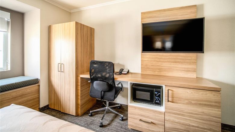 <b>Baymont by Wyndham Chandler I-10 Room</b>. Images powered by <a href="https://iceportal.shijigroup.com/" title="IcePortal" target="_blank">IcePortal</a>.
