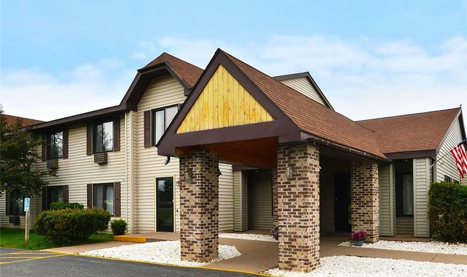 Travelodge by Wyndham Ishpeming/Marquett Exterior