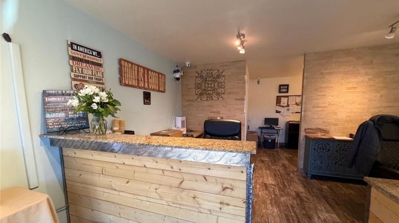 <b>SureStay by Best Western Yerington Lobby</b>. Images powered by <a href="https://iceportal.shijigroup.com/" title="IcePortal" target="_blank">IcePortal</a>.