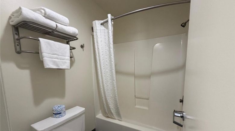 <b>SureStay by Best Western Yerington Room</b>. Images powered by <a href="https://iceportal.shijigroup.com/" title="IcePortal" target="_blank">IcePortal</a>.