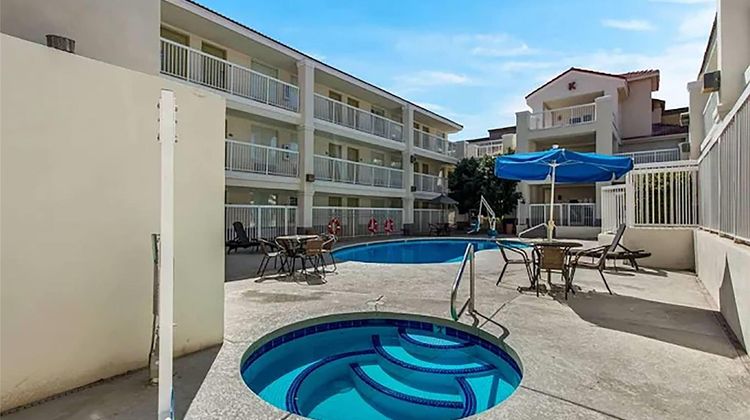 Howard Johnson Tempe University Phoenix Pool