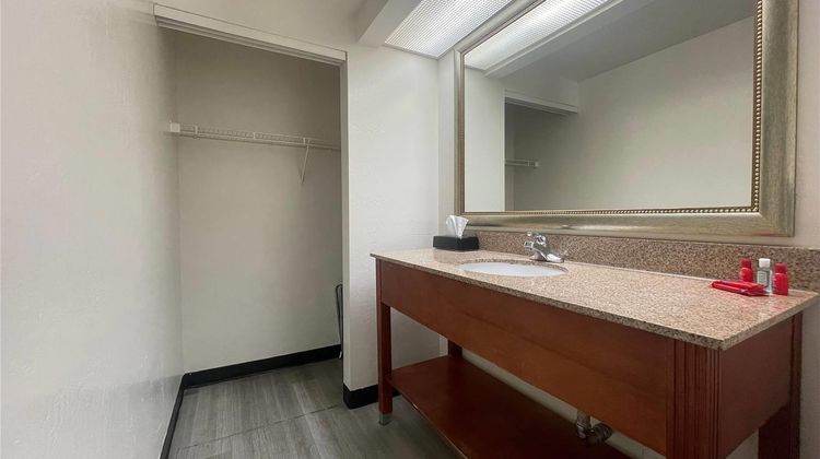 Howard Johnson Tempe University Phoenix Room