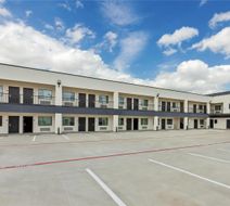 Americas Best Value Inn & Suites Tomball Exterior