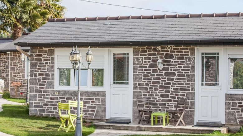 <b>Hotel les 13 Assiettes Exterior</b>. Images powered by <a href="https://iceportal.shijigroup.com/" title="IcePortal" target="_blank">IcePortal</a>.