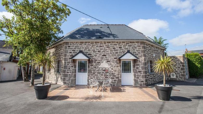 <b>Hotel les 13 Assiettes Exterior</b>. Images powered by <a href="https://iceportal.shijigroup.com/" title="IcePortal" target="_blank">IcePortal</a>.