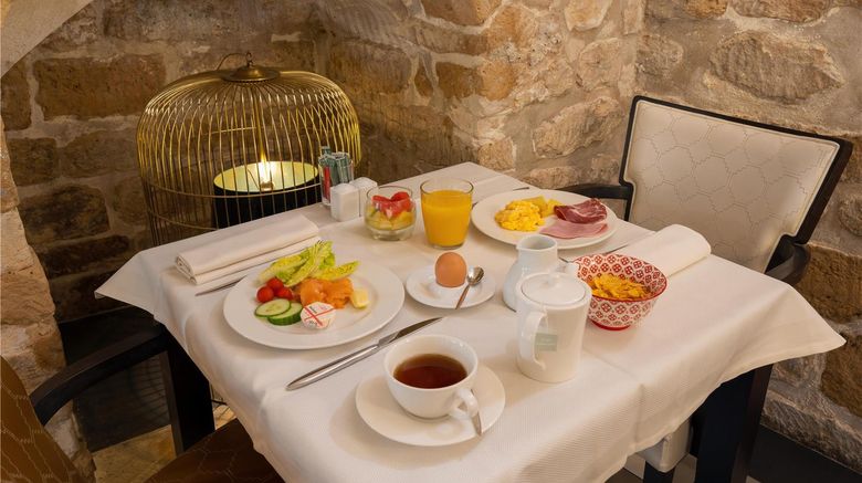 <b>Stendhal Vendome Restaurant</b>. Images powered by <a href="https://iceportal.shijigroup.com/" title="IcePortal" target="_blank">IcePortal</a>.