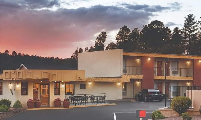 Kings House Motor Hotel Exterior