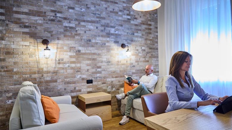 <b>Nuovo Miramonti Hotel Suite</b>. Images powered by <a href="https://iceportal.shijigroup.com/" title="IcePortal" target="_blank">IcePortal</a>.