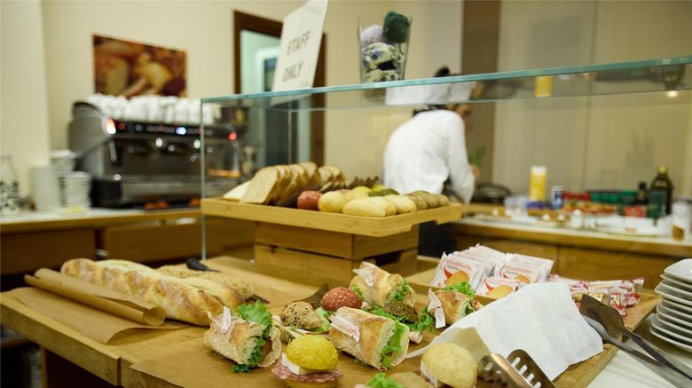 <b>Nuovo Miramonti Hotel Restaurant</b>. Images powered by <a href="https://iceportal.shijigroup.com/" title="IcePortal" target="_blank">IcePortal</a>.