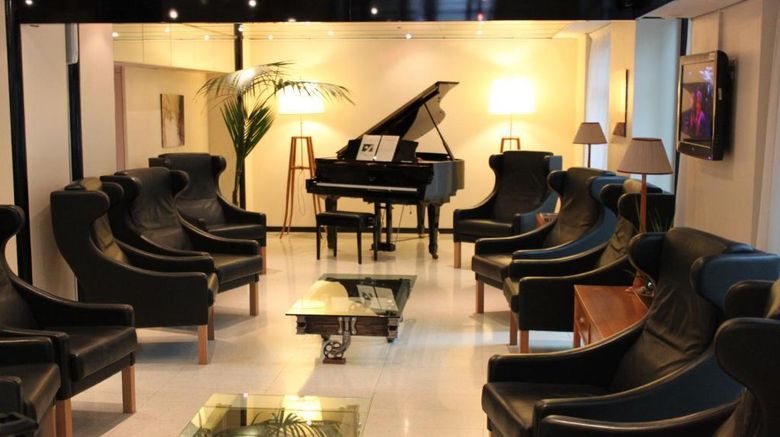 <b>Nuovo Miramonti Hotel Lobby</b>. Images powered by <a href="https://iceportal.shijigroup.com/" title="IcePortal" target="_blank">IcePortal</a>.