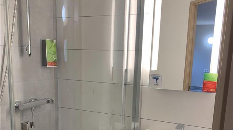 <b>Hotel Initial Balladins Tours Sud Room</b>. Images powered by <a href="https://iceportal.shijigroup.com/" title="IcePortal" target="_blank">IcePortal</a>.