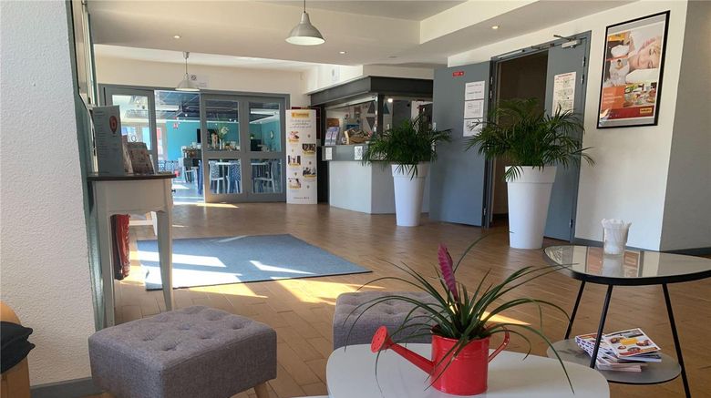 <b>Hotel Initial Balladins Tours Sud Lobby</b>. Images powered by <a href="https://iceportal.shijigroup.com/" title="IcePortal" target="_blank">IcePortal</a>.