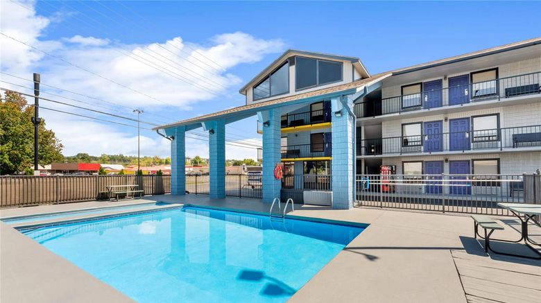 <b>Briarstone Inn Pool</b>. Images powered by <a href="https://iceportal.shijigroup.com/" title="IcePortal" target="_blank">IcePortal</a>.