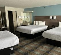AmericInn Saint Ignace Lakefront Room