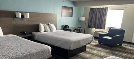 AmericInn Saint Ignace Lakefront Room
