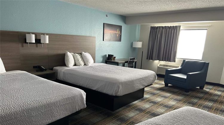 AmericInn Saint Ignace Lakefront Room