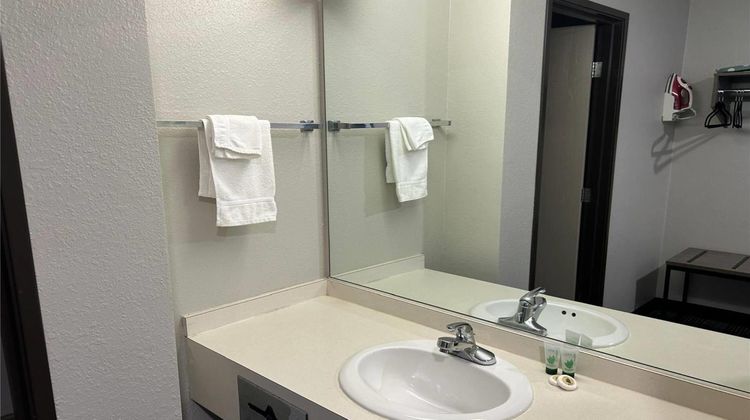 AmericInn Saint Ignace Lakefront Room