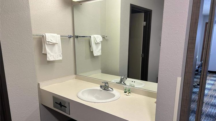 AmericInn Saint Ignace Lakefront Room