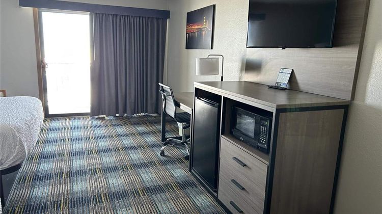 AmericInn Saint Ignace Lakefront Room