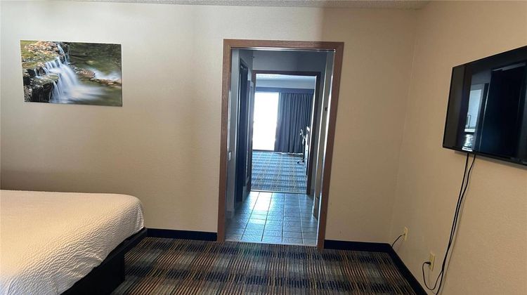 AmericInn Saint Ignace Lakefront Room