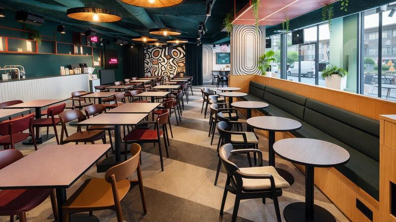 <b>Hife Toulouse Labege Restaurant</b>. Images powered by <a href="https://iceportal.shijigroup.com/" title="IcePortal" target="_blank">IcePortal</a>.