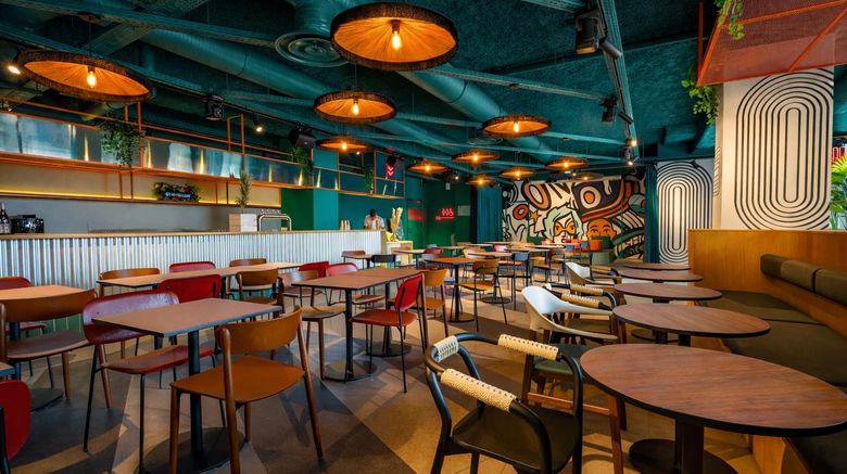 <b>Hife Toulouse Labege Restaurant</b>. Images powered by <a href="https://iceportal.shijigroup.com/" title="IcePortal" target="_blank">IcePortal</a>.