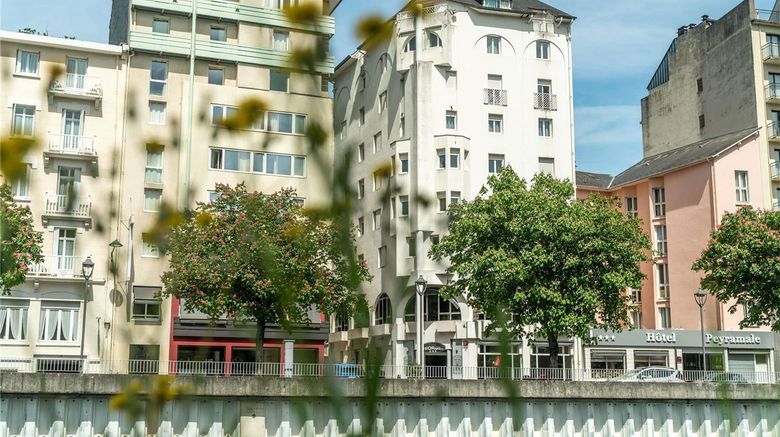 Hotel Saint Georges Lourdes Room. Images powered by <a href="https://iceportal.shijigroup.com" target="_blank" rel="noopener">Ice Portal</a>.