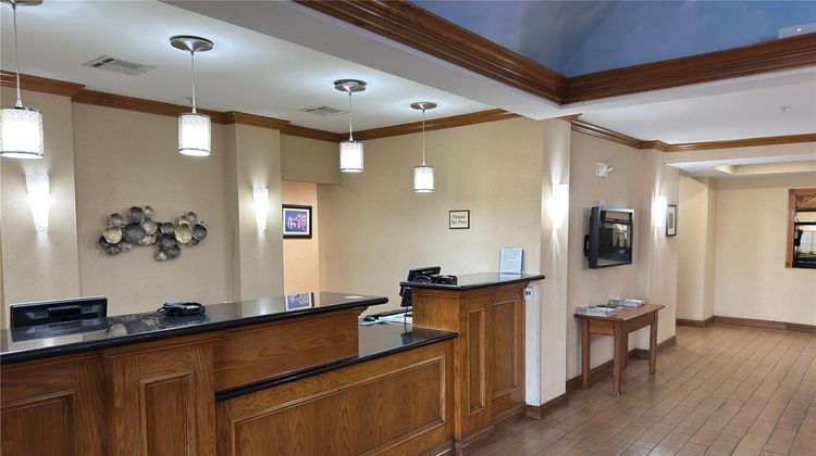 Wingate by Wyndham Lubbock South Lobby