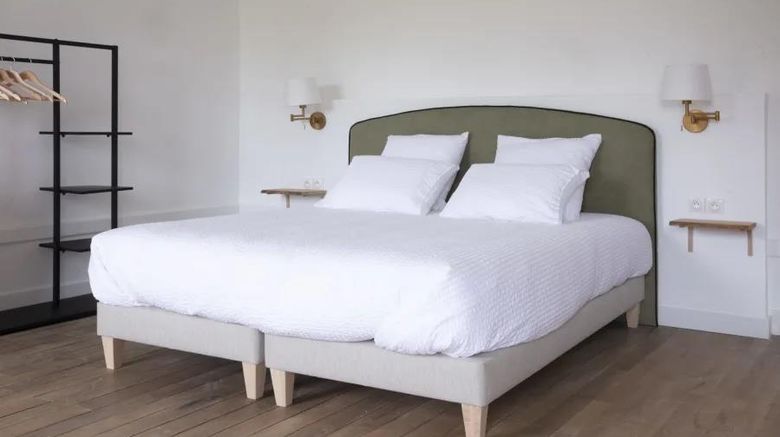 <b>Chateau Royal de Benays Suite</b>. Images powered by <a href="https://iceportal.shijigroup.com/" title="IcePortal" target="_blank">IcePortal</a>.