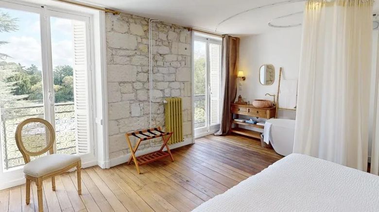 <b>Chateau Royal de Benays Suite</b>. Images powered by <a href="https://iceportal.shijigroup.com/" title="IcePortal" target="_blank">IcePortal</a>.