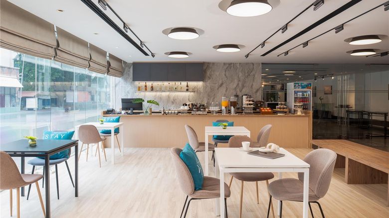 <b>King Park Avenue Hotel Restaurant</b>. Images powered by <a href="https://iceportal.shijigroup.com/" title="IcePortal" target="_blank">IcePortal</a>.