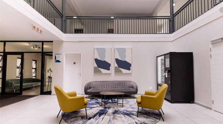 MINT Express Melrose View Lobby