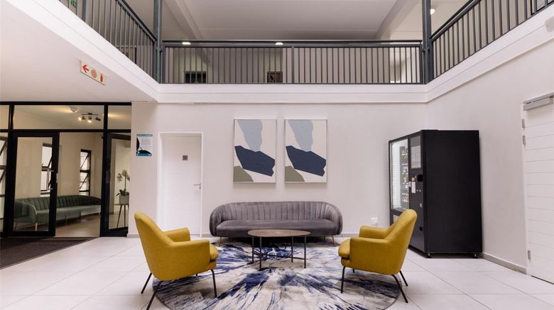 <b>MINT Express Melrose View Lobby</b>. Images powered by <a href="https://iceportal.shijigroup.com/" title="IcePortal" target="_blank">IcePortal</a>.