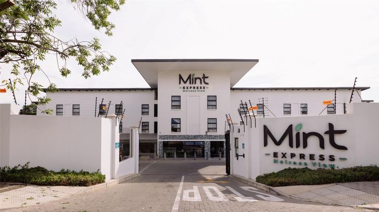 MINT Express Melrose View Exterior