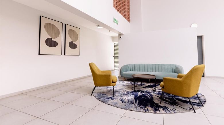 <b>MINT Express Melrose View Lobby</b>. Images powered by <a href="https://iceportal.shijigroup.com/" title="IcePortal" target="_blank">IcePortal</a>.