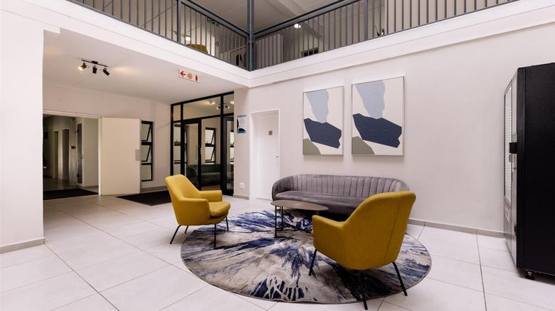 <b>MINT Express Melrose View Lobby</b>. Images powered by <a href="https://iceportal.shijigroup.com/" title="IcePortal" target="_blank">IcePortal</a>.