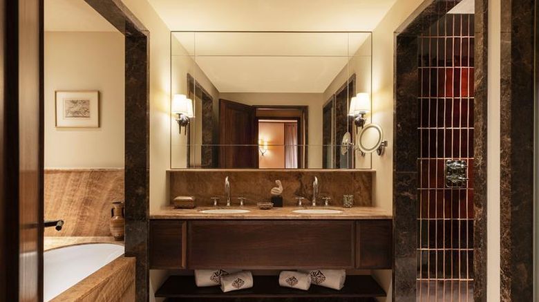 <b>Hotel le Saint Roch Room</b>. Images powered by <a href="https://iceportal.shijigroup.com/" title="IcePortal" target="_blank">IcePortal</a>.