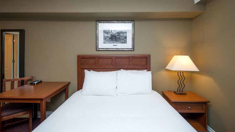 Lakeview Inn & Suites Edson Arpt West Room