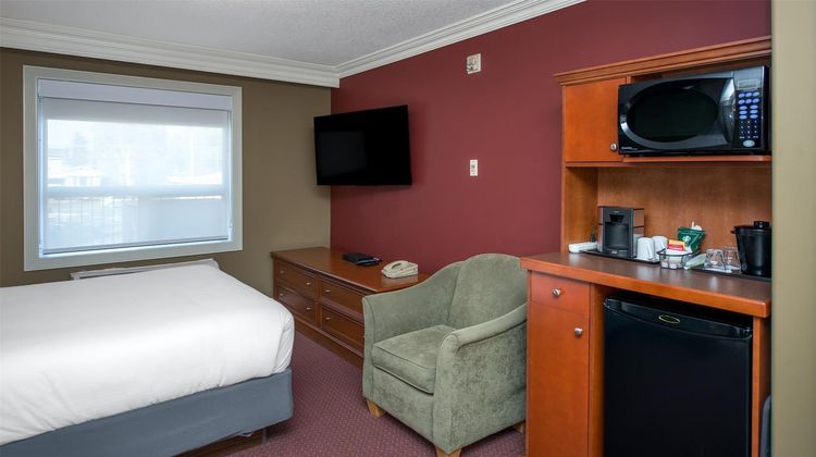 Lakeview Inn & Suites Edson Arpt West Room